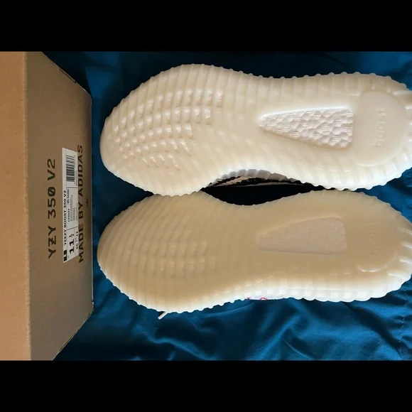 Adidas Yeezy Boost 350 V2 - Picture 3 of 7
